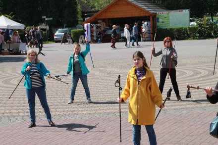 Rozgrzewka przed wycieczką Nordic Walking